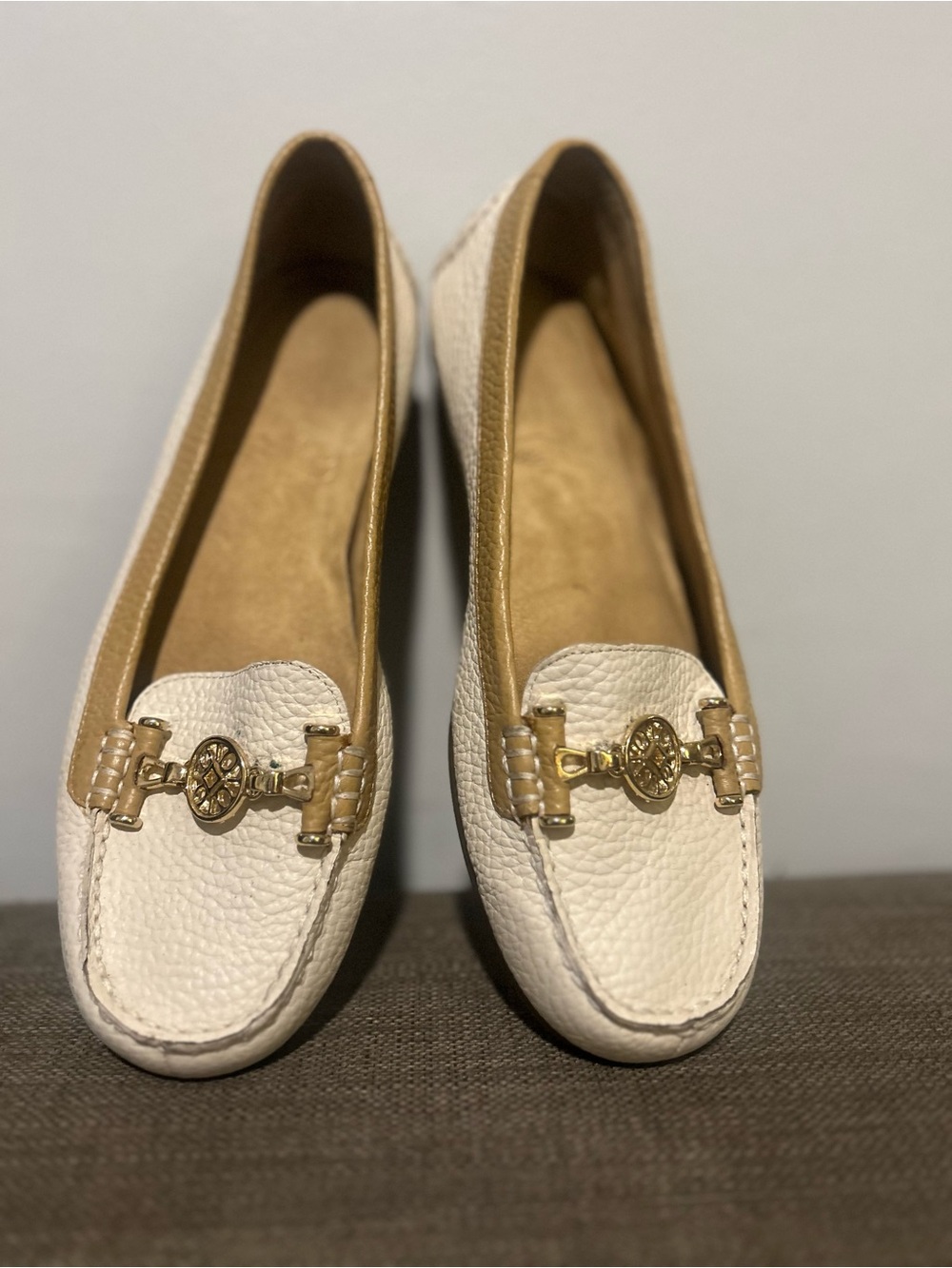 Aerosoles Women’s White & Tan Leather Loafers with Gold Accent